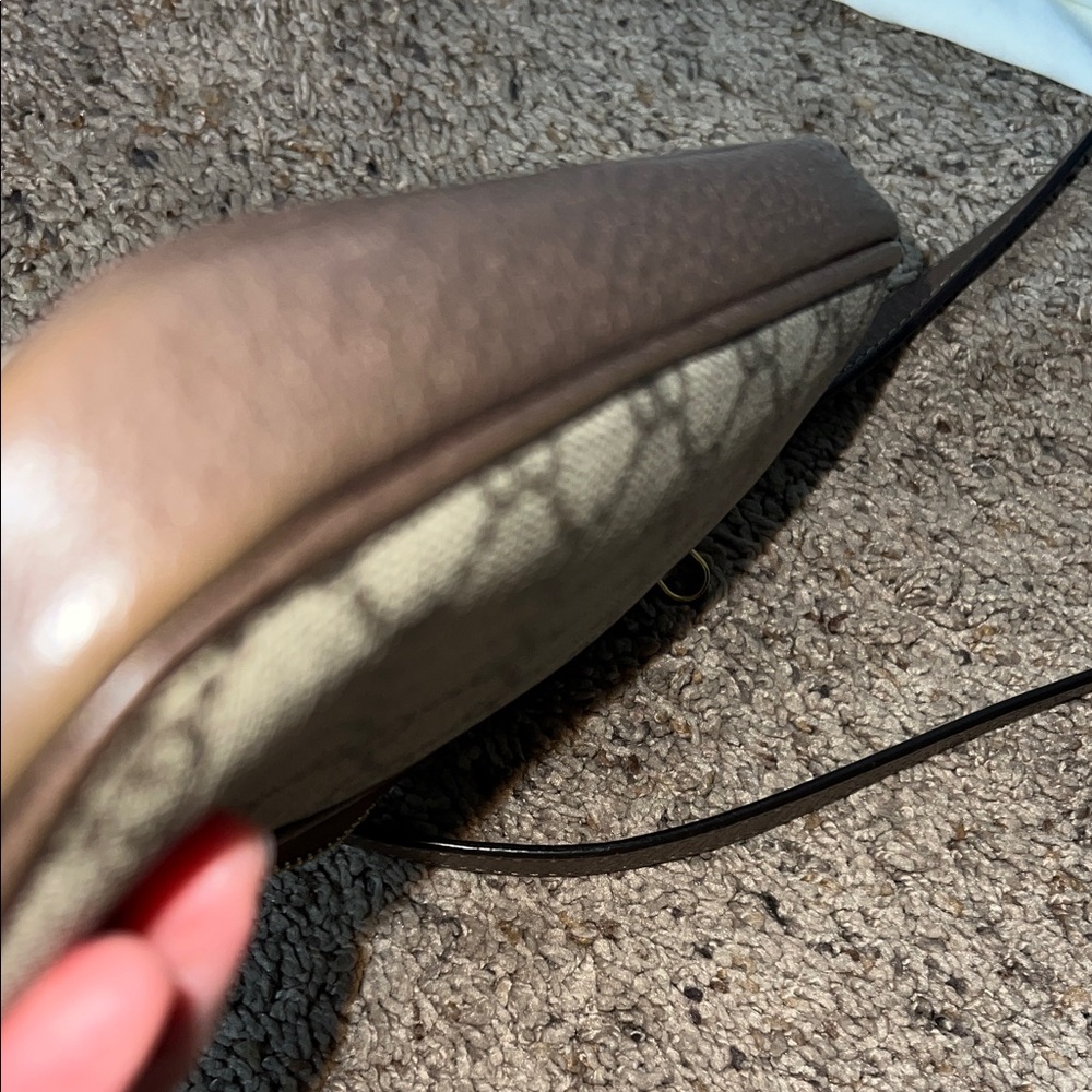 3304 Gucci Beige and Brown Logo Crossbody Bag - Picture 6 of 8
